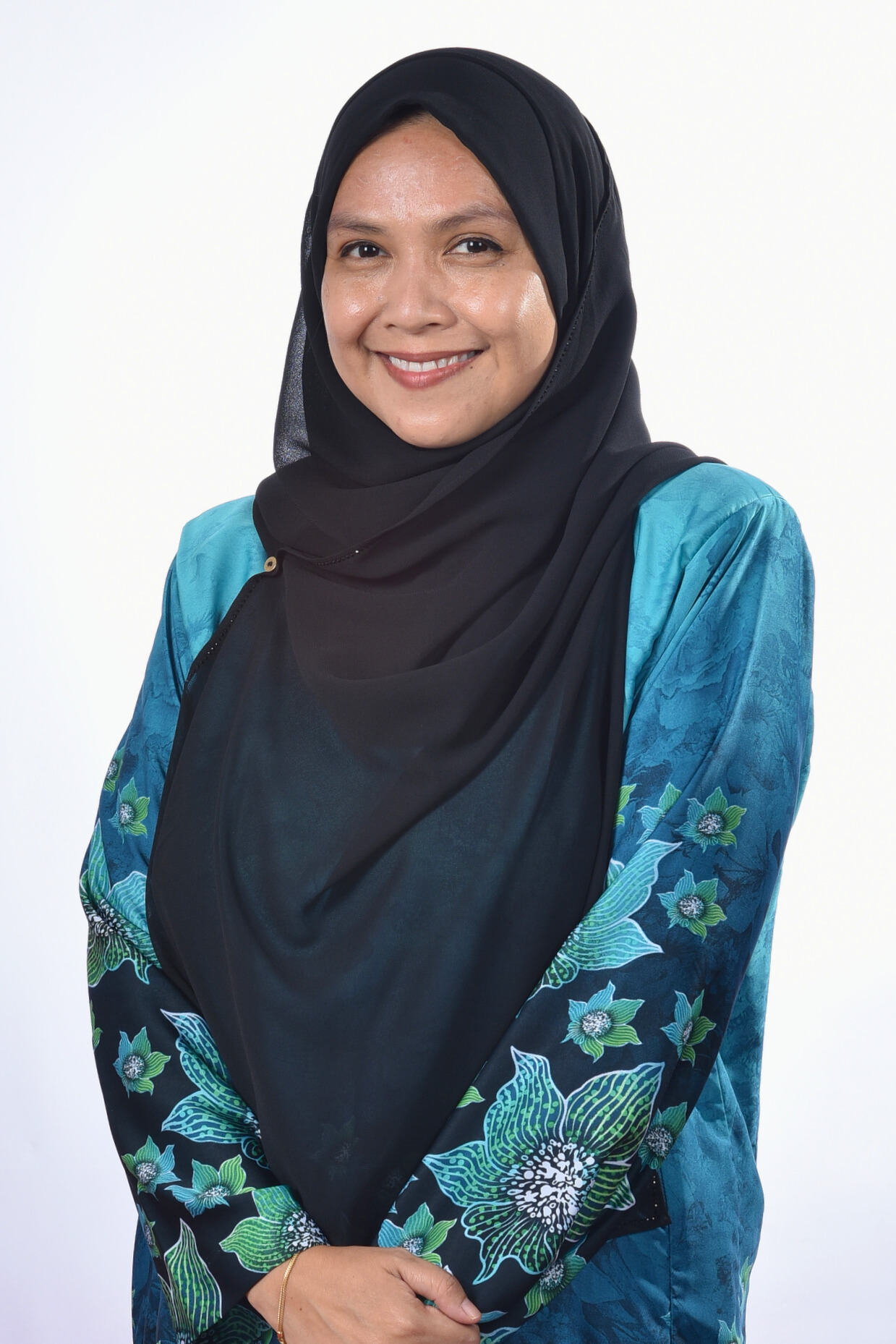 Pn. Norasyura Abdul Aziz