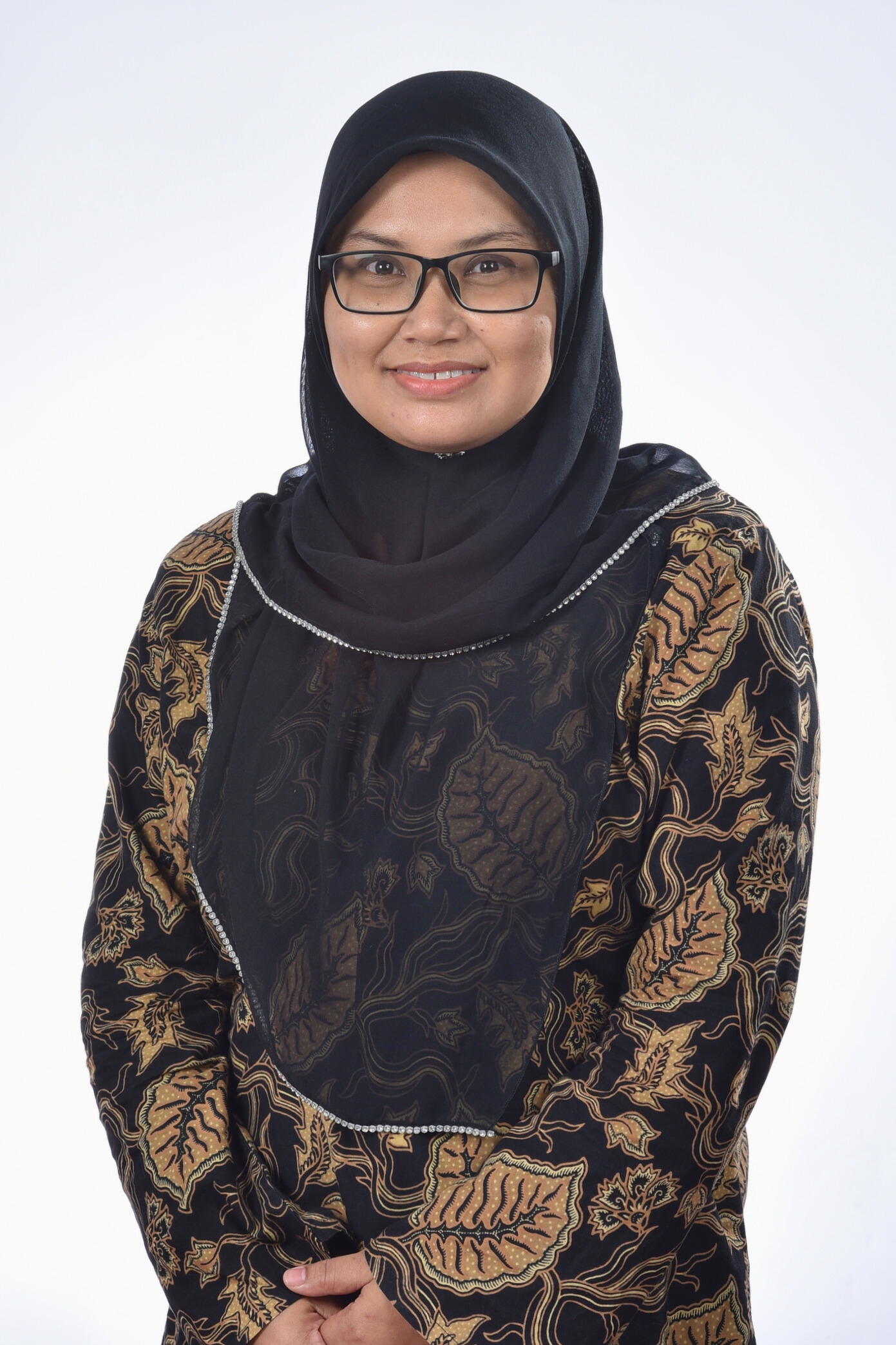Pn. Nur 'Adilah Ramli